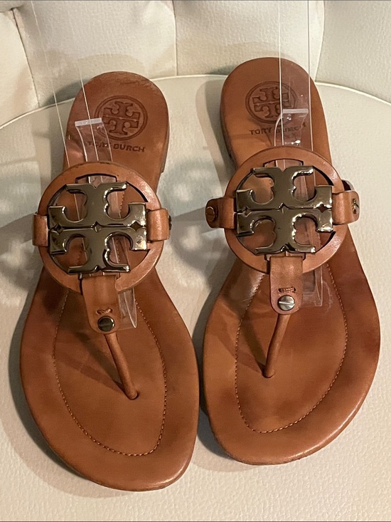 Tory Burch Shoes - Tory Burch Tan Leather Gold Logo Thong Sandals Beautiful Eye Catching Luxury